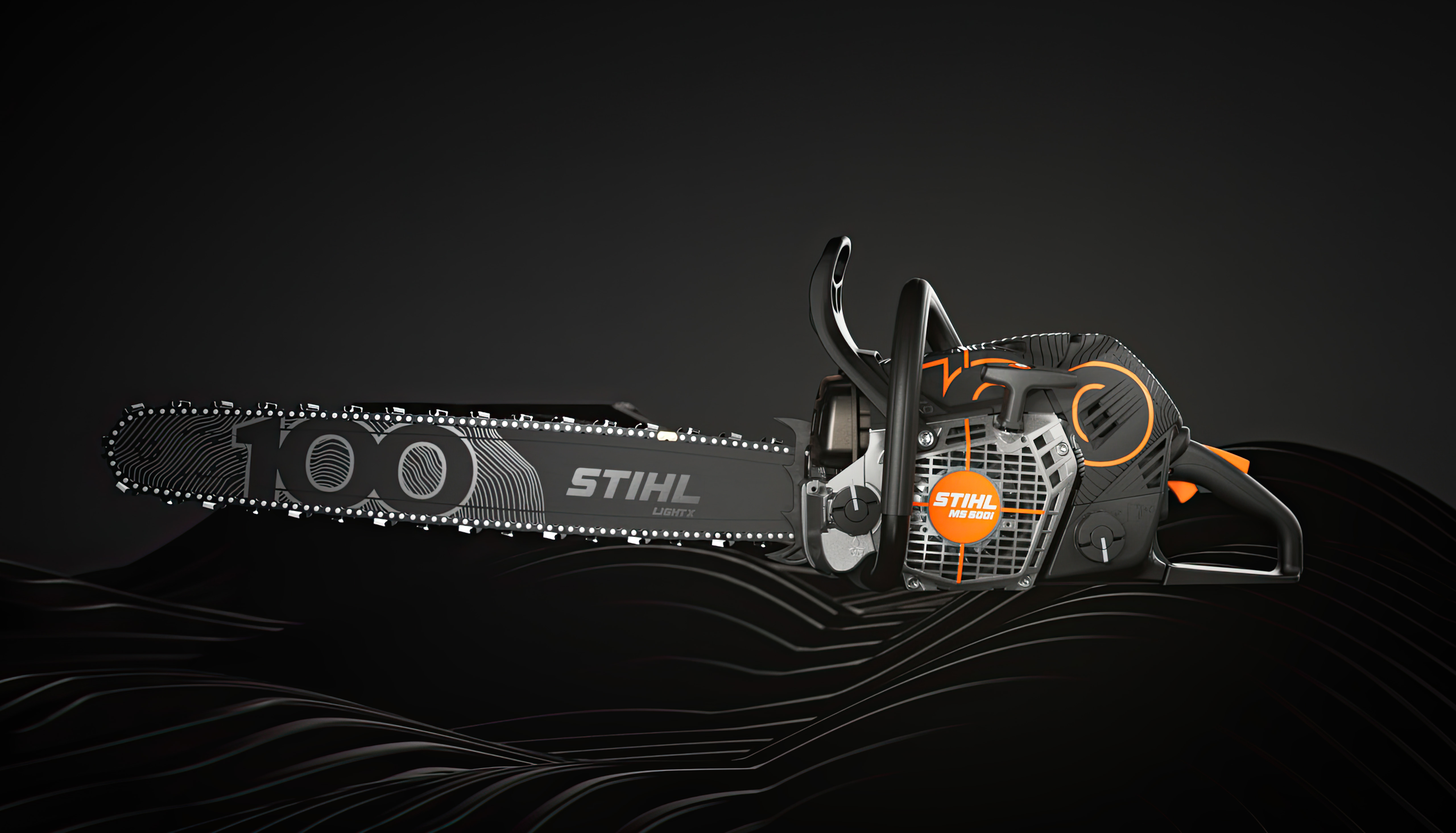 STIHL láncfűrész MS 500i Centennial Edition oldalnézet balra fekete háttér előtt