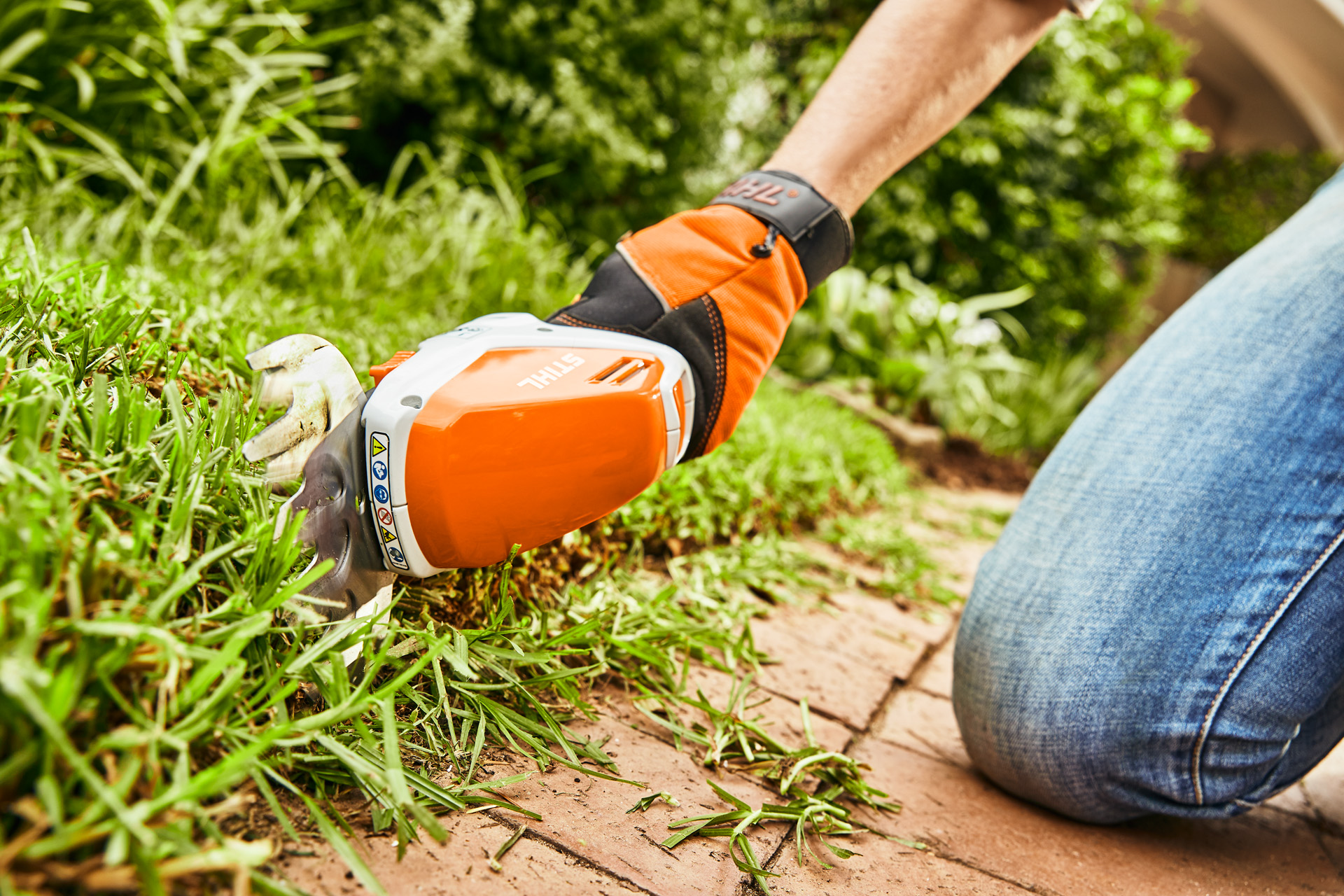 Szegélynyírás STIHL HSA 26 akkumulátoros sövénynyíróval