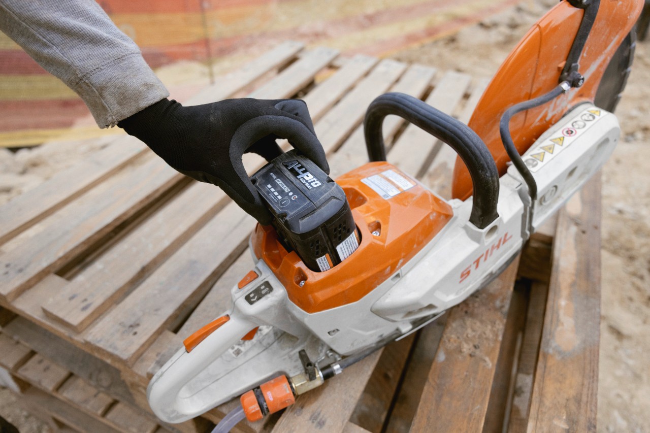 A TSA 350 gépben STIHL ALLPRO 300.0 P akkumulátort használnak